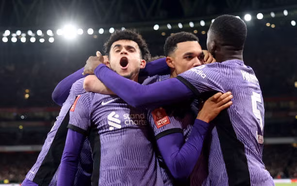 Liverpool loại Arsenal khỏi cúp FA