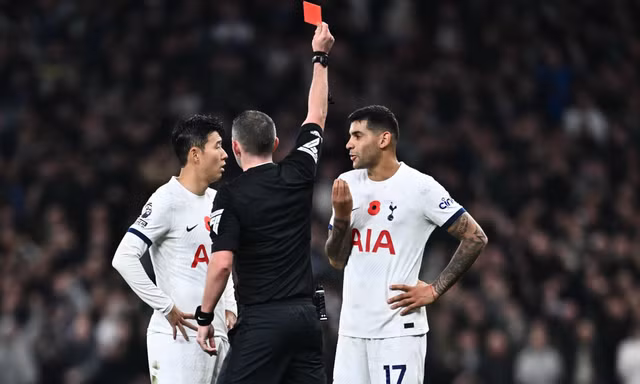 Nhận 2 thẻ đỏ, Tottenham thua ngược Chelsea đầy cay đắng