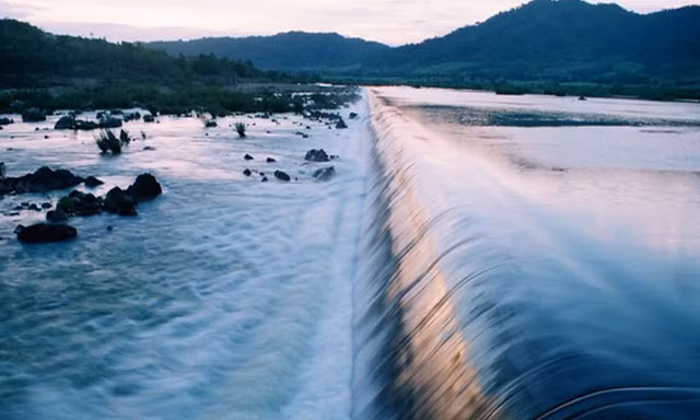 Mê mẩn đập nước hoang sơ, hùng vĩ níu chân mọi du khách 