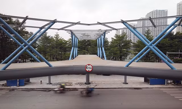 Hà Nội sắp hoàn thành cầu vượt bộ hành chữ Y siêu đẹp dành cho người đi bộ