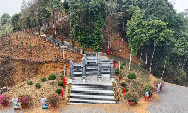 Về với Đền thờ liệt sĩ tại đèo Pha Đin huyền thoại