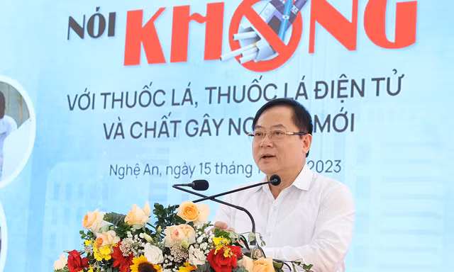 Lo ngại học sinh hút thuốc lá điện tử ngày càng tăng