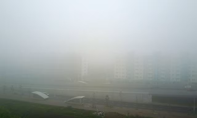 Hà Nội mịt mù trong sương dày đặc