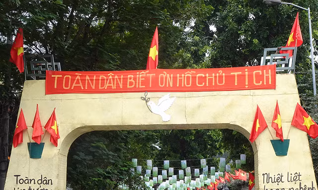 Tái hiện thời khắc lịch sử giải phóng Thủ đô cách đây 65 năm