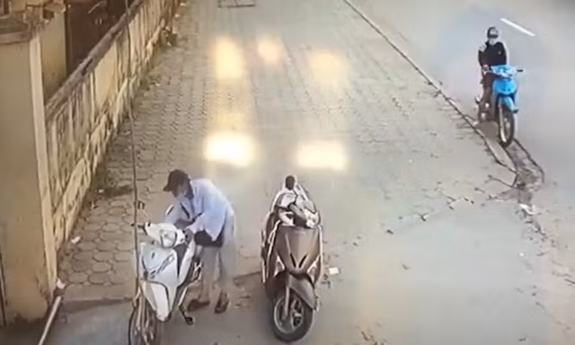 Chỉ một giây, kẻ trộm đã mở được khóa chiếc xe SH Mode ở Hà Nội