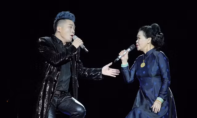 Khánh Ly - Tùng Dương hòa quyện trong đêm nhạc 'Người về bỗng nhớ'