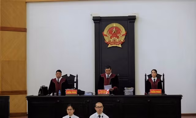 Hội đồng xét xử vụ án.