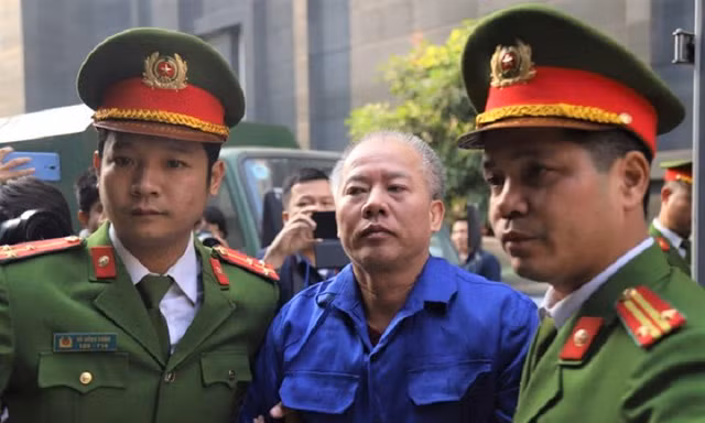 Bị cáo Nguyễn Văn Đông - kẻ giết cả nhà em trai.