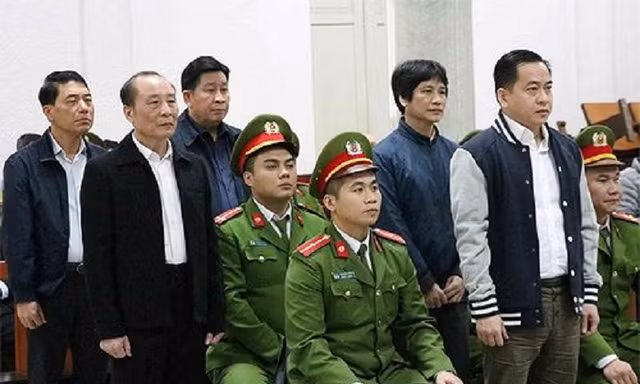 Các bị cáo tại tòa sơ thẩm.