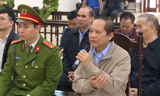 Bị cáo Trương Minh Tuấn khai báo tại tòa.