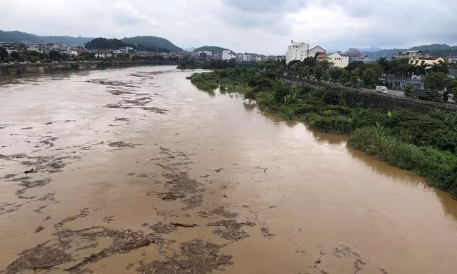 Trung Quốc xả lũ khiến mực nước sông Hồng đã tăng cấp báo động