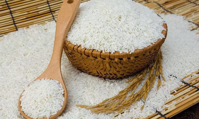 Nhiều cơ quản lý, chuyên gia phản ứng về phát ngôn của một thương nhân liên khi cho rằng 90 người Việt dùng gạo "bẩn", gây tổn hại đến ngành lúa gạo Việt Nam.