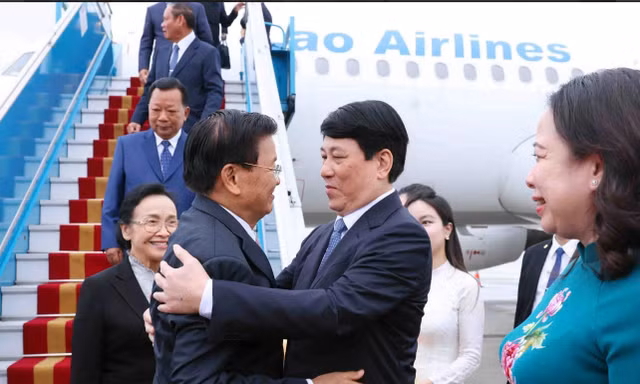 Chào đón Tổng Bí thư, Chủ tịch nước Lào thăm cấp nhà nước Việt Nam