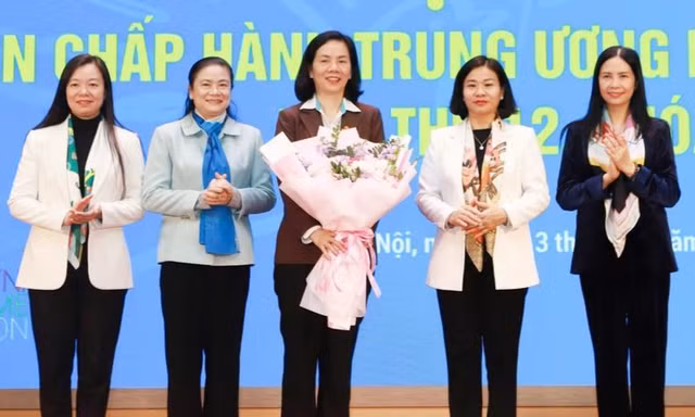 Bà Nguyễn Thị Minh Hương được bầu giữ chức Chủ nhiệm UBKT T.Ư Hội LHPN Việt Nam 