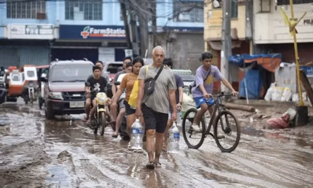 Bão nhiệt đới Trami áp sát Philippines, trường học đóng cửa