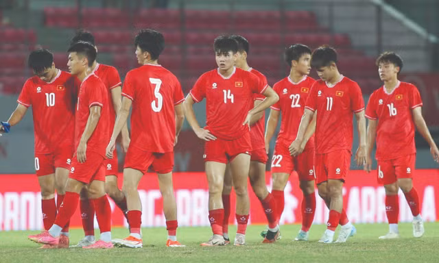 Các tuyển thủ U20 Việt Nam thất vọng sau trận thua U20 Syria. Ảnh: Quyết Thắng