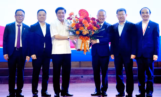 Bổ nhiệm lại Giám đốc Bệnh viện Đại học Y Hà Nội