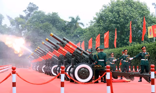 Việt Nam bắn 21 phát đại bác chào mừng Tổng thống Nga Putin