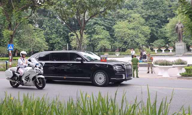 Chi tiết dàn xe đặc chủng hộ tống Tổng thống Nga Putin khi thăm Việt Nam