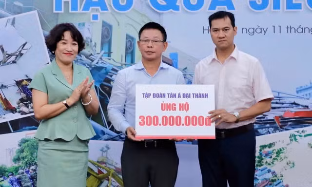 Nhiều nhà hảo tâm cùng báo Tiền Phong chung sức hỗ trợ đồng bào bị thiệt hại do bão lũ