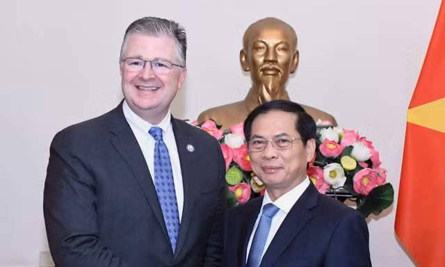 Bộ trưởng Ngoại giao Bùi Thanh Sơn tiếp Trợ lý Ngoại trưởng Mỹ Daniel Kritenbrink ngày 21/6. (Ảnh: Mofa)