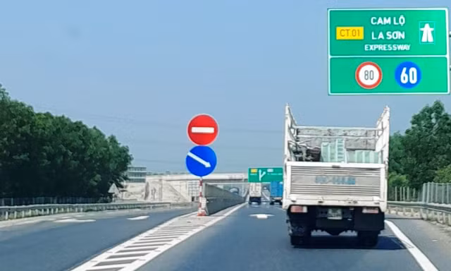 Nhiều nguyên nhân tiềm ẩn tai nạn giao thông trên cao tốc Cam Lộ - La Sơn