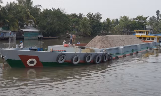 Vĩnh Long lập tổ vận động người dân đồng thuận khai thác cát cho cao tốc