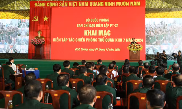 Truy thăng quân hàm 12 liệt sĩ hy sinh trong diễn tập tác chiến phòng thủ Quân khu 7