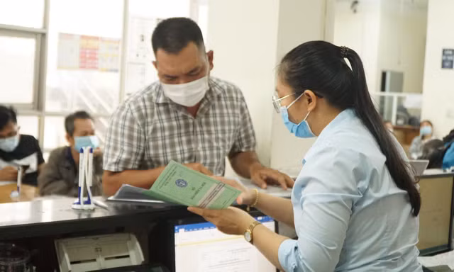 Rút bảo hiểm xã hội 1 lần, người lao động có thể ‘mất trắng’ lương hưu và loạt chế độ