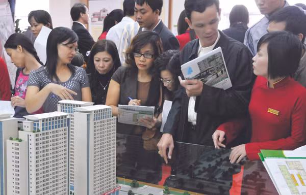 Bán nhà giá gốc: Xả hàng tồn, huy động vốn
