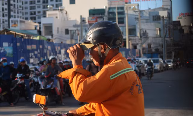Bác sĩ khuyến cáo nên làm những điều này để tránh mắt bị ảnh hưởng do trời nắng