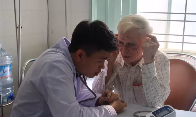 Bác sĩ Sài Gòn mang yêu thương đến với dân tộc vùng cao