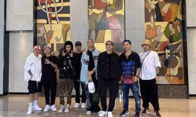 Rap Việt: SpaceSpeaker đăng ảnh chụp cùng team Binz, phải chăng lại sắp có “siêu phẩm”?