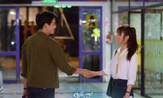 Giấc Mơ Của Mẹ tập 4: Diễm My 9x bị cấp trên chèn ép, dần thân thiết với Quốc Anh