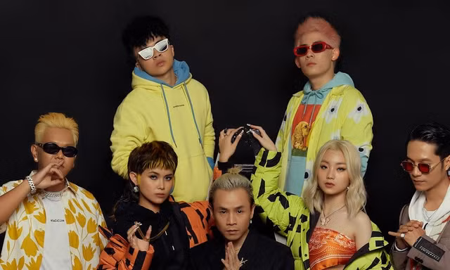 "Rap Việt" mùa 2: Team HLV Binz tung bộ ảnh khoe đội hình "mười phân vẹn mười"