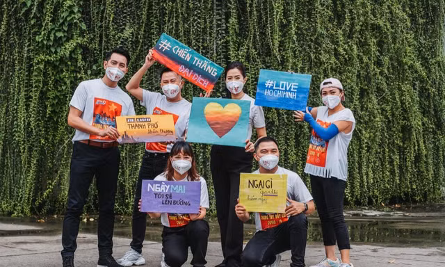 Hơn 100 nghệ sỹ hòa ca để tri ân lực lượng tuyến đầu và tình nguyện viên chống dịch
