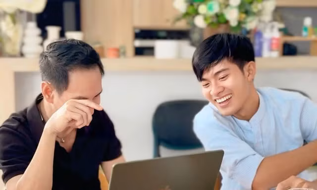Lật Mặt 8: Đạo diễn Lý Hải hé lộ ảnh tập thoại cùng TikToker Lê Tuấn Khang