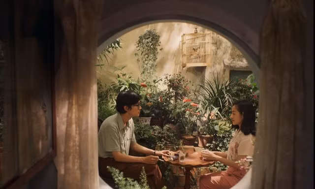 "Em và Trịnh" hé lộ hình ảnh Dao Ánh mơ mộng và 301 lá thư tình Trịnh Công Sơn gửi nàng