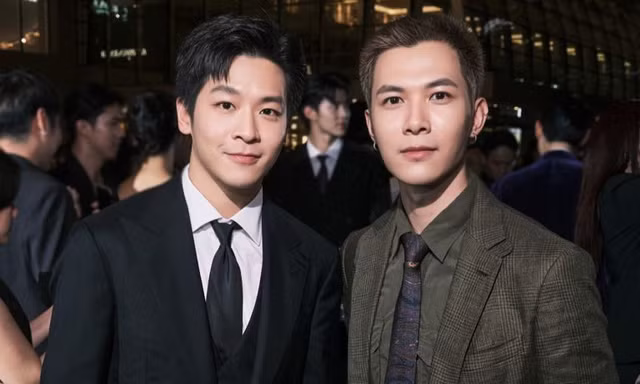 Anh Tú khoe visual "10 điểm", selfie cùng nam thần phim "Tuổi nổi loạn" tại Singapore