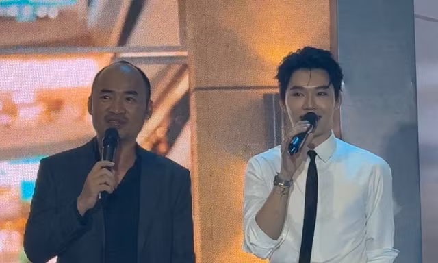 "Anh Tài" Tiến Luật đọ giọng cùng "anh trai" Quang Trung
