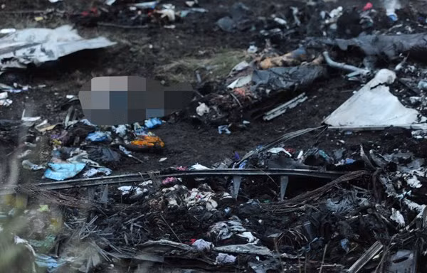 ĐỒ HỌA: Máy bay Malaysia rơi trong vùng chiến sự