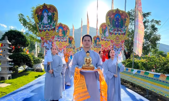 Lễ hội Phật giáo đặc sắc tại Đại bảo tháp Tây Thiên