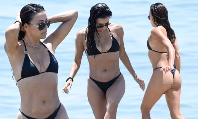 Eva Longoria cực bốc lửa với áo tắm nhỏ xíu ở biển