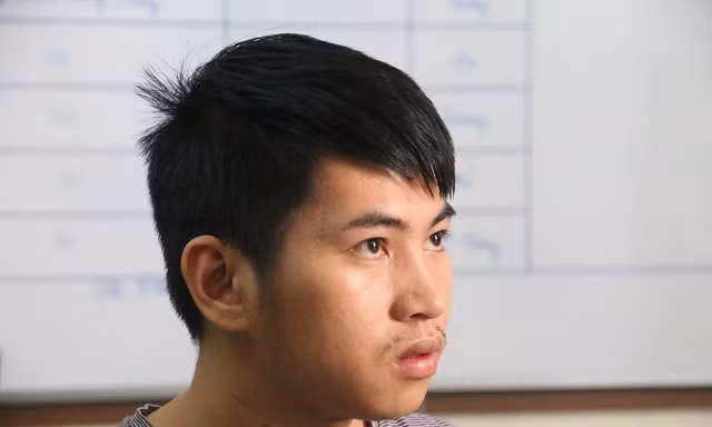 Đối tượng Hồ Xuân Huy tại cơ quan công an. Ảnh H.Q.V