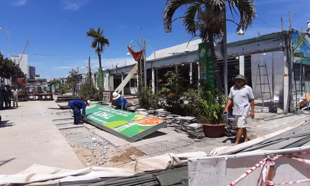 Hàng loạt nhà hàng hải sản nổi tiếng ở Đà Nẵng bị tháo dỡ