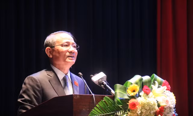 Ông Trương Quang Nghĩa, Bí thư Thành ủy Đà Nẵng trả lời ý kiến cử tri. Ảnh: Nguyễn Thành
