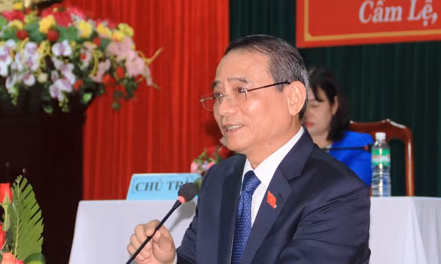 Bí thư Thành ủy Đà Nẵng, Trương Quang Nghĩa phát biểu trước đông đảo cử tri quận Cẩm Lệ. Ảnh Nguyễn Thành