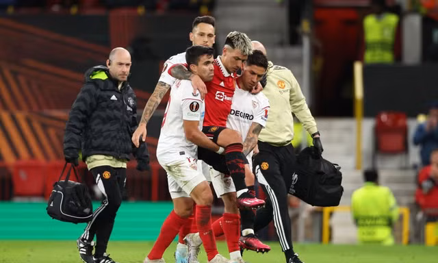 MU tan nát lực lượng sau trận hoà Sevilla