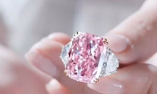 Viên kim cương hồng The Sakura tuyệt mỹ.