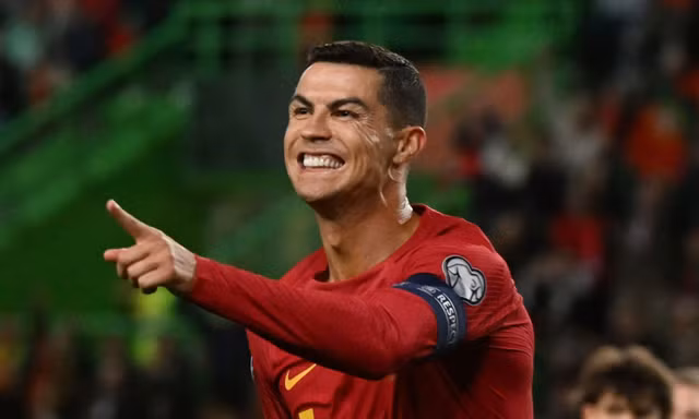 Top 10 cầu thủ ghi nhiều bàn thắng nhất cho ĐTQG: Ronaldo bỏ xa Messi